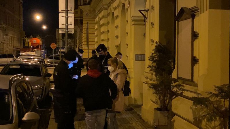 Policie v Praze rozpustila další nelegální noční párty